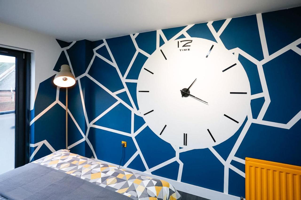 Funky City Apartment - Secure Parking - Wifi - Sleeps 6 - No Parties Belfast Zewnętrze zdjęcie
