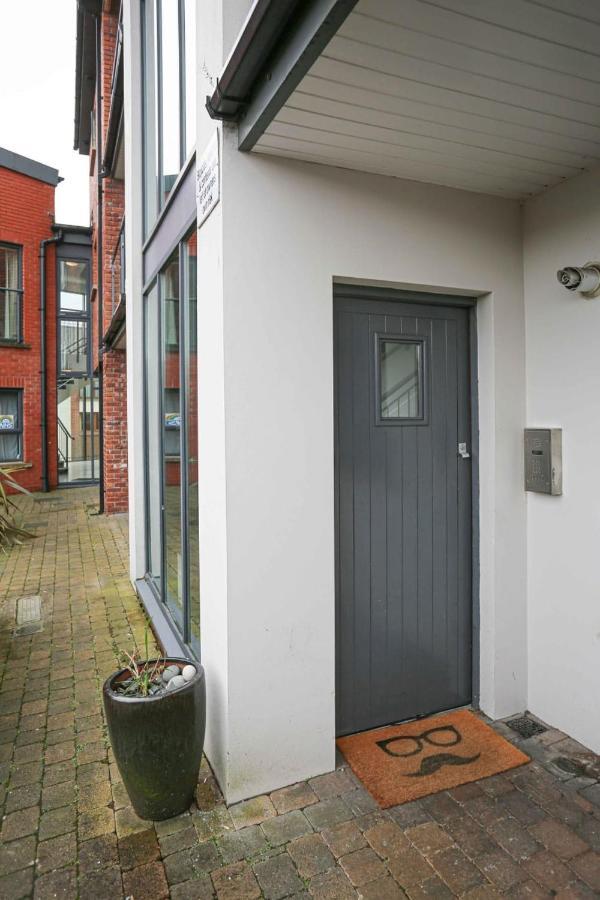Funky City Apartment - Secure Parking - Wifi - Sleeps 6 - No Parties Belfast Zewnętrze zdjęcie