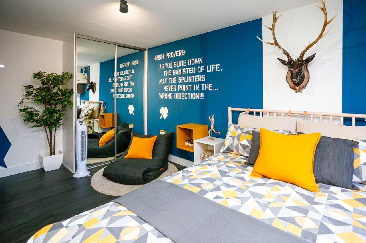 Funky City Apartment - Secure Parking - Wifi - Sleeps 6 - No Parties Belfast Zewnętrze zdjęcie