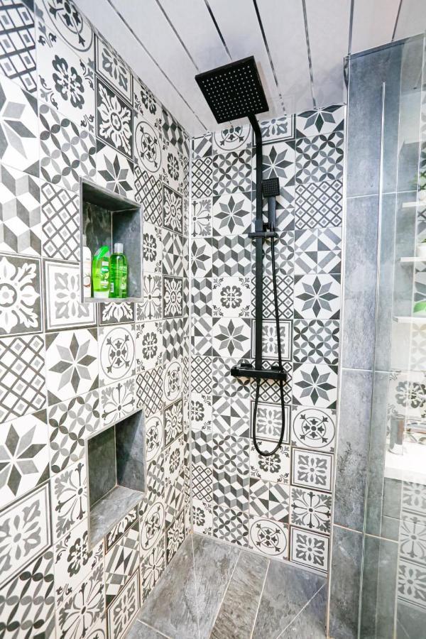 Funky City Apartment - Secure Parking - Wifi - Sleeps 6 - No Parties Belfast Zewnętrze zdjęcie