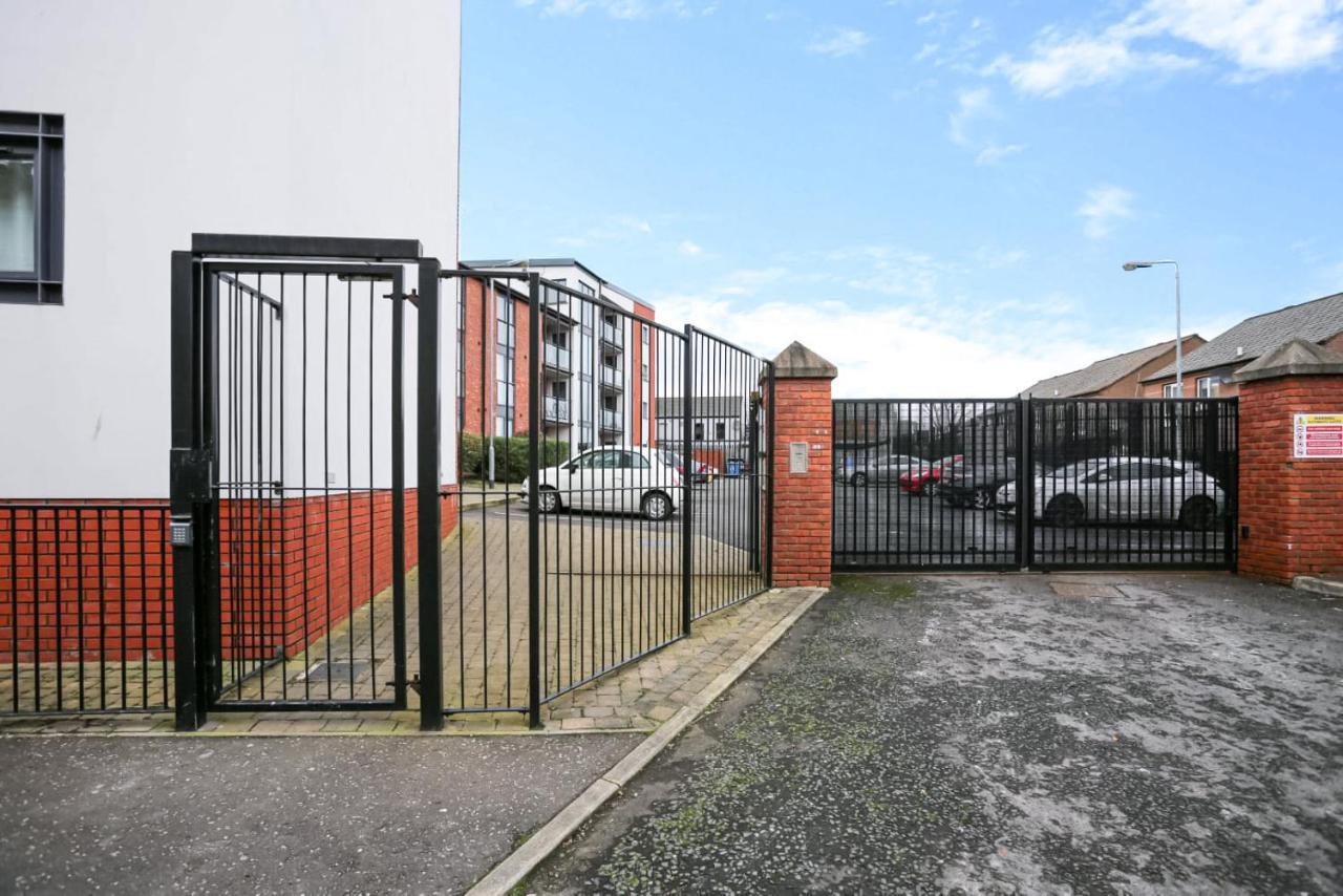 Funky City Apartment - Secure Parking - Wifi - Sleeps 6 - No Parties Belfast Zewnętrze zdjęcie