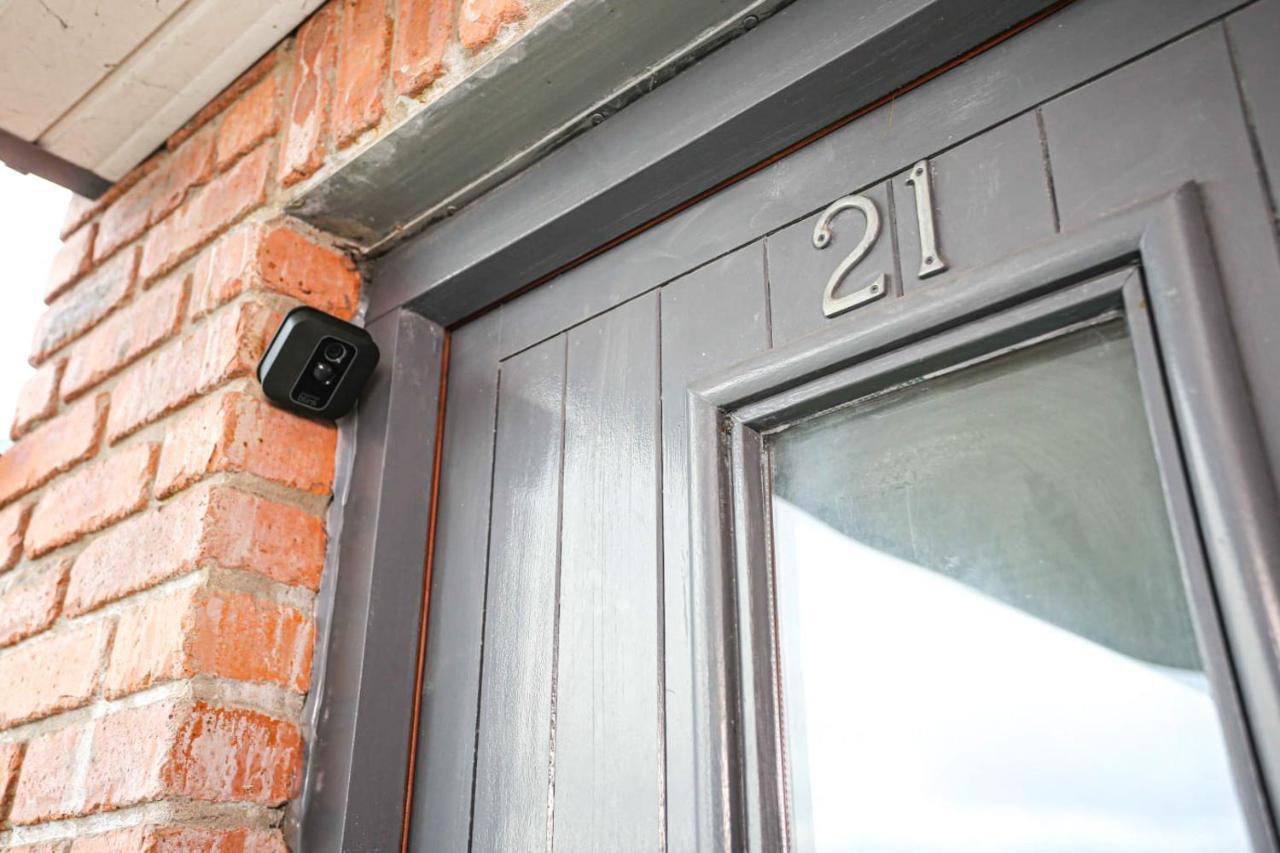 Funky City Apartment - Secure Parking - Wifi - Sleeps 6 - No Parties Belfast Zewnętrze zdjęcie