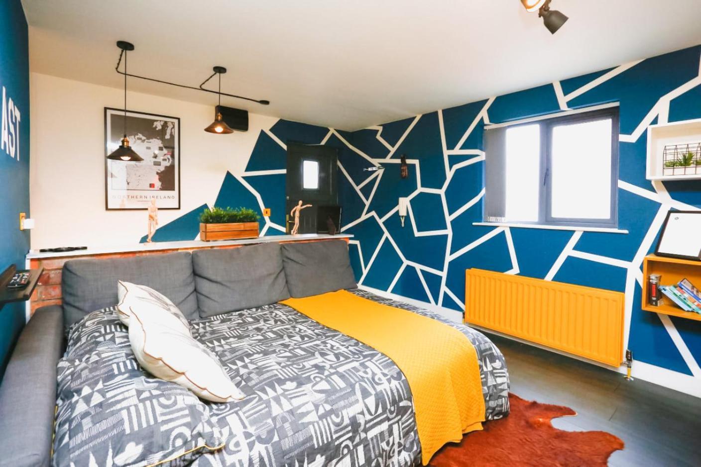 Funky City Apartment - Secure Parking - Wifi - Sleeps 6 - No Parties Belfast Zewnętrze zdjęcie