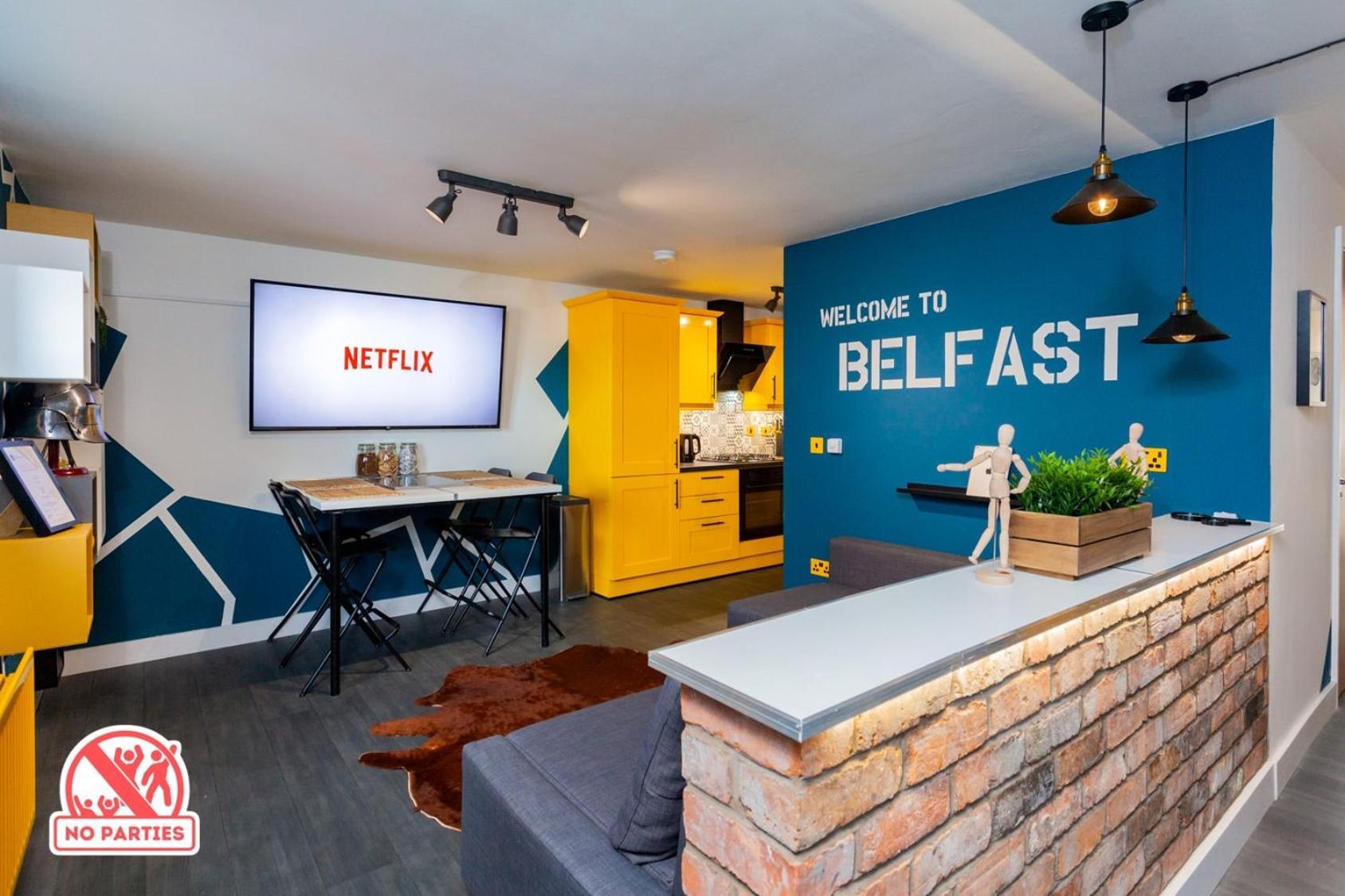 Funky City Apartment - Secure Parking - Wifi - Sleeps 6 - No Parties Belfast Zewnętrze zdjęcie