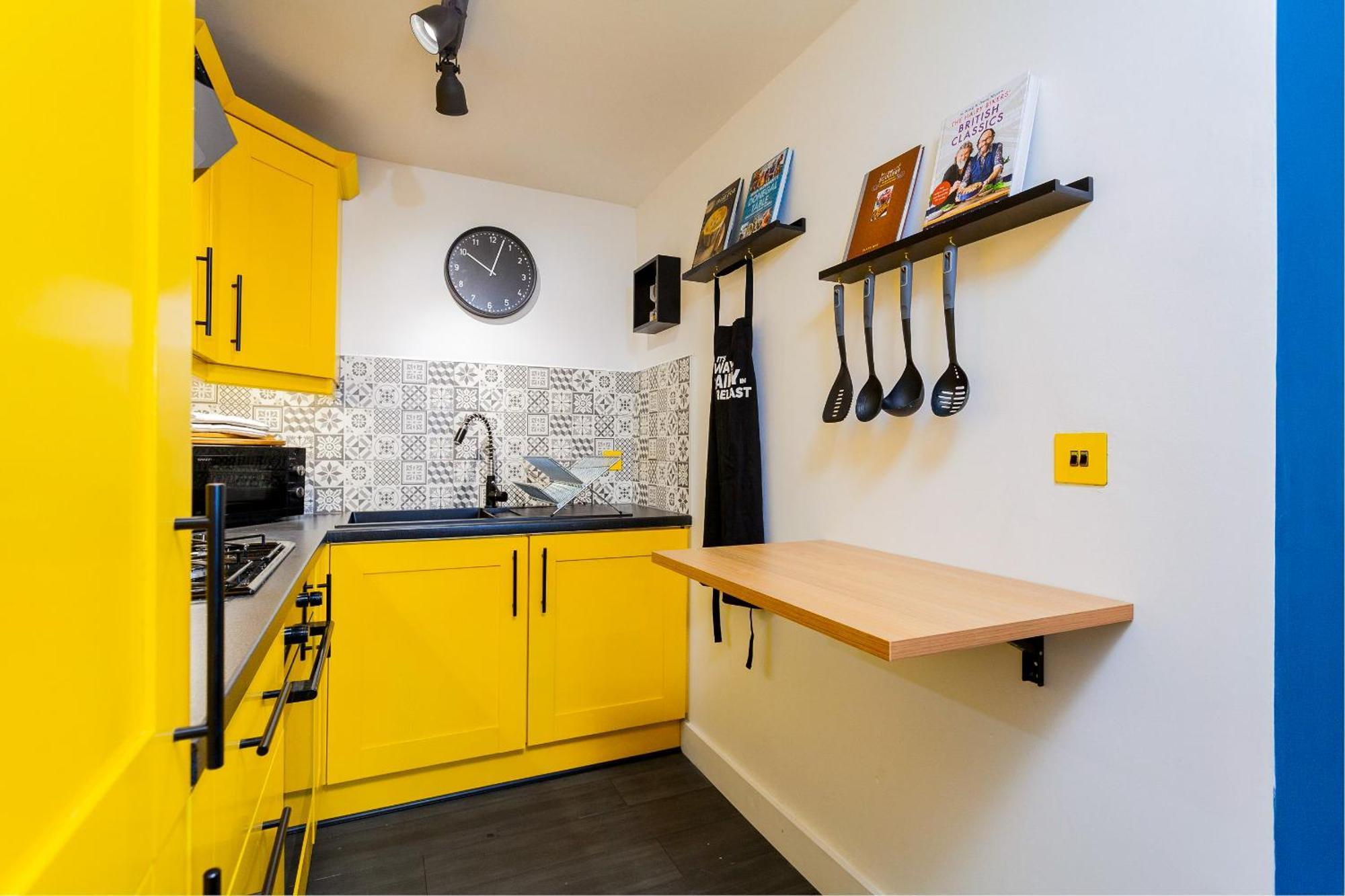 Funky City Apartment - Secure Parking - Wifi - Sleeps 6 - No Parties Belfast Zewnętrze zdjęcie