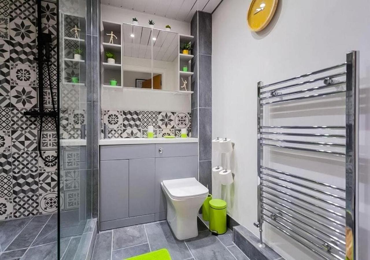 Funky City Apartment - Secure Parking - Wifi - Sleeps 6 - No Parties Belfast Zewnętrze zdjęcie