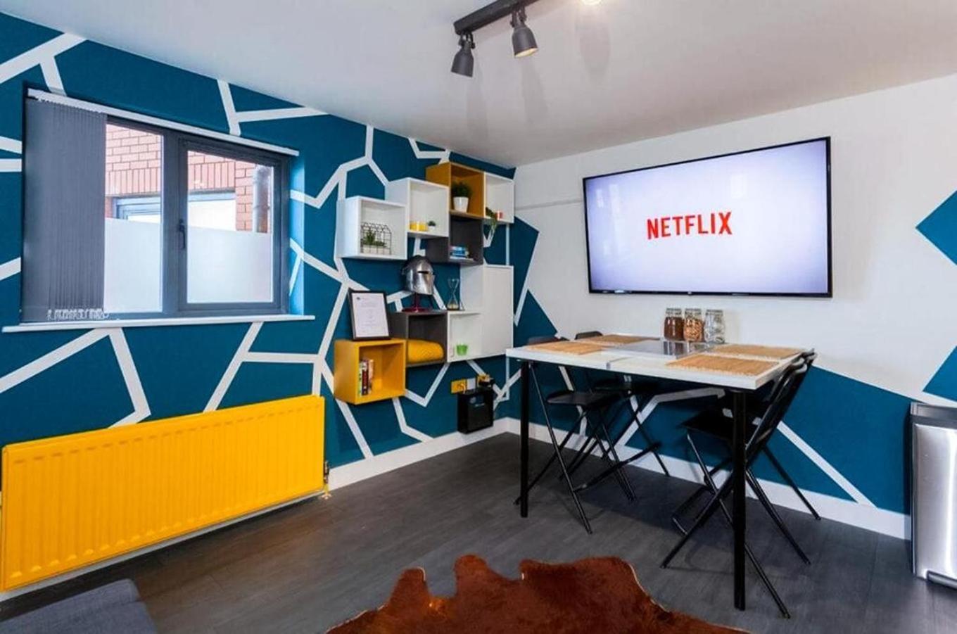 Funky City Apartment - Secure Parking - Wifi - Sleeps 6 - No Parties Belfast Zewnętrze zdjęcie