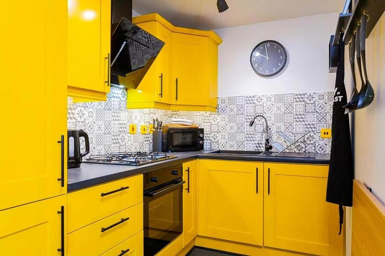 Funky City Apartment - Secure Parking - Wifi - Sleeps 6 - No Parties Belfast Zewnętrze zdjęcie